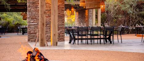 Breakfast, lunch, dinner served; international cuisine