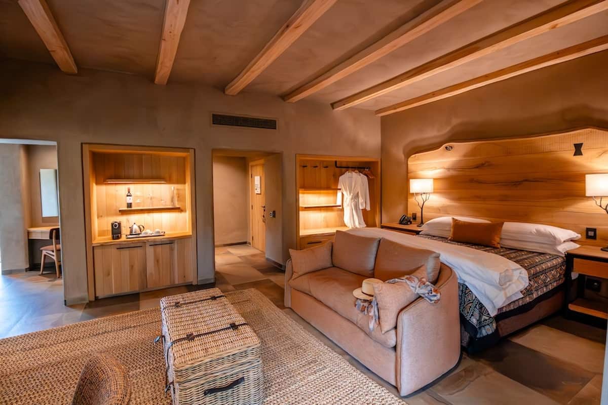 Suite Royal (River Lodge: Royal Suite) | 1 dormitorio, ropa de cama de alta calidad, minibar y caja fuerte