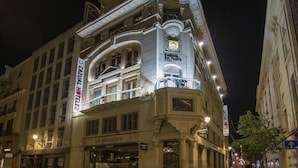 A historic building with a prominent hotel sign, ornate architecture, and a balcony with railings. - Casual del Teatro Madrid Hotel by Casual Hoteles (Madrid)