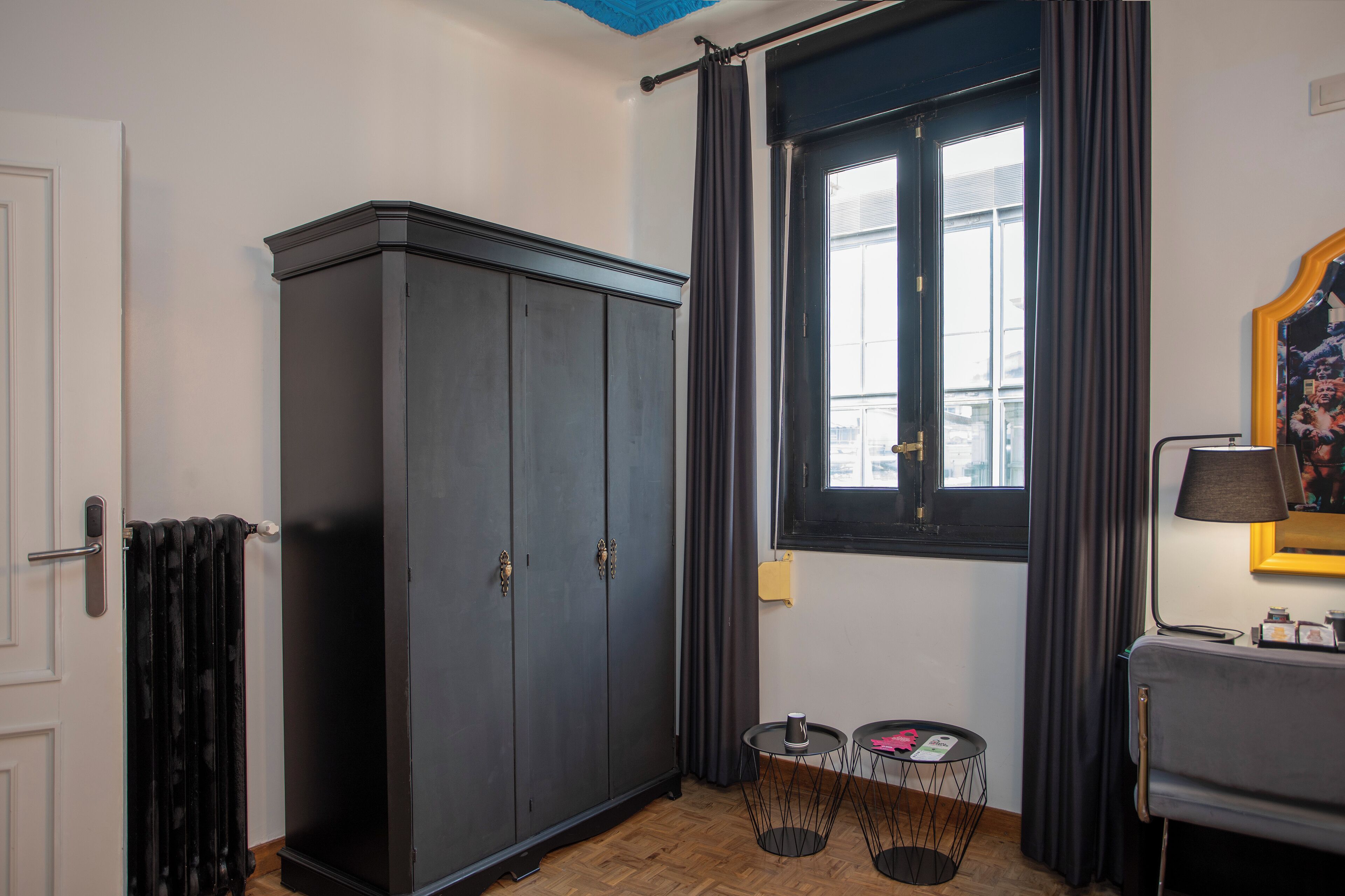 triple room | individually decorated, individually furnished, desk, laptop workspace