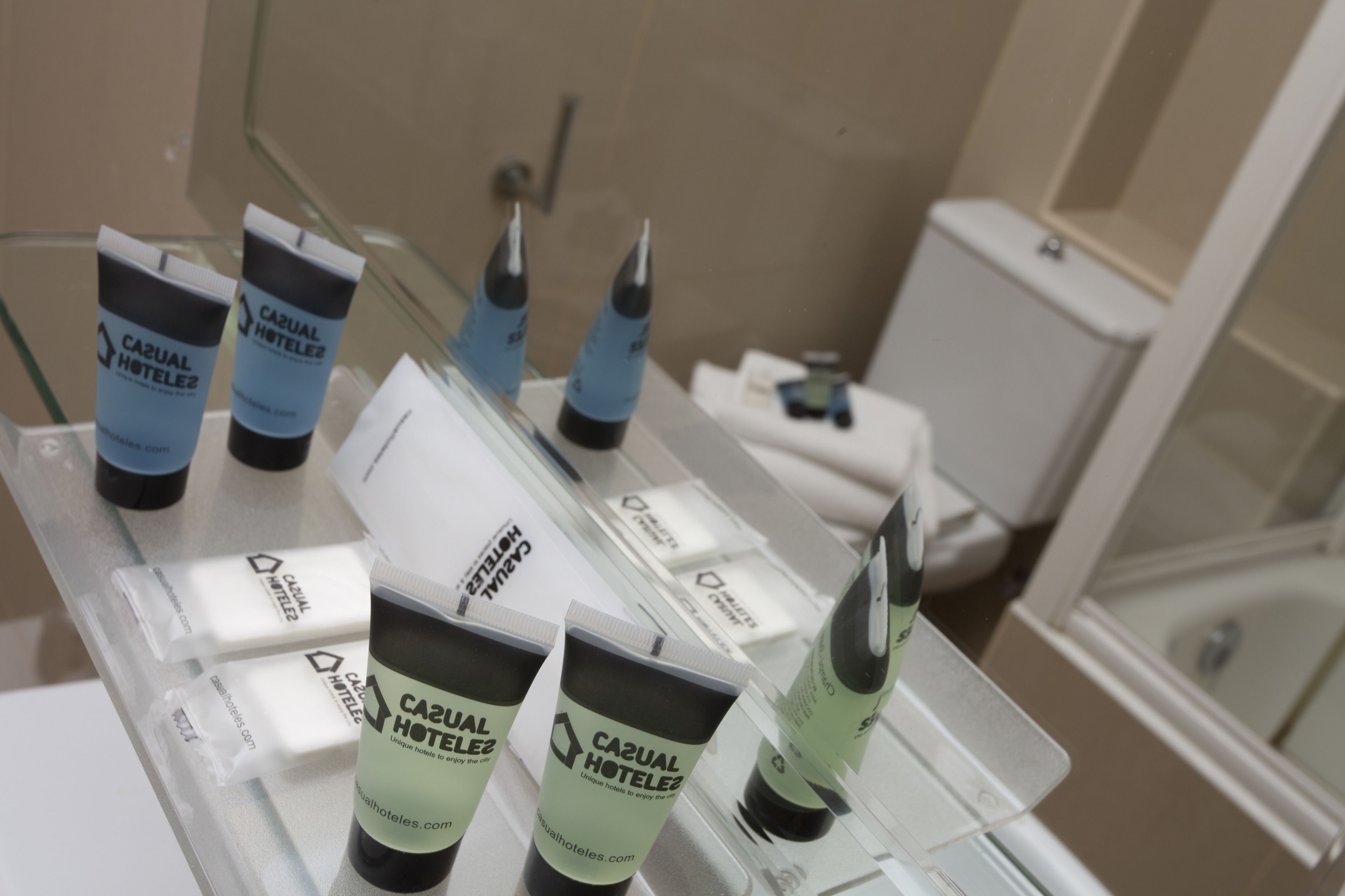 triple room | bathroom amenities | combined shower/bathtub, free toiletries, hair dryer, towels