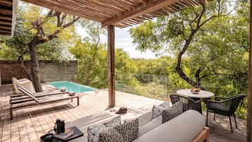 Superior Villa | Outdoor pool | Outdoor pool, pool umbrellas, sun loungers