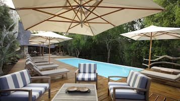 Outdoor pool, pool umbrellas, sun loungers