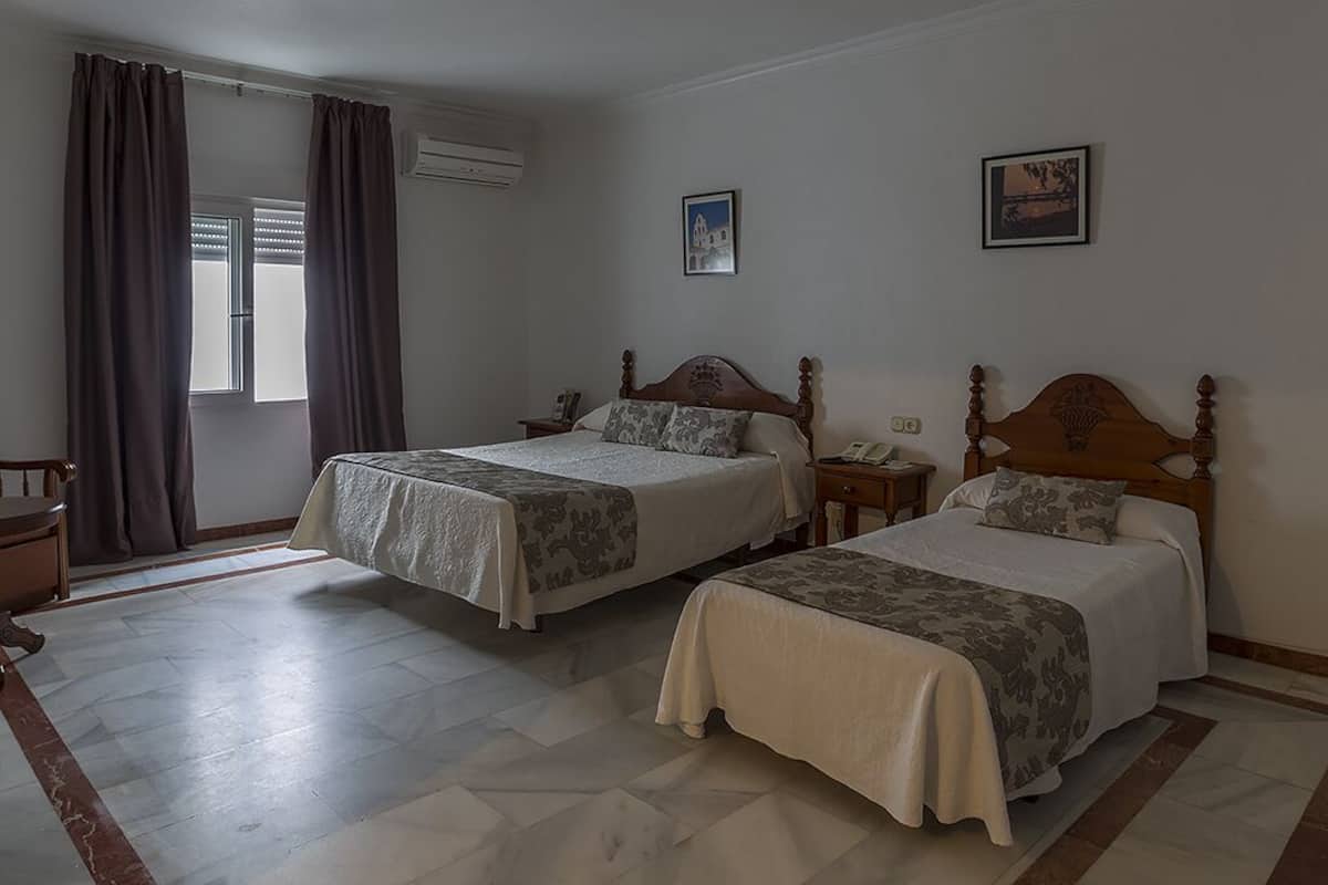 Twin Room | In-room safe, desk, blackout drapes, free cribs/infant beds