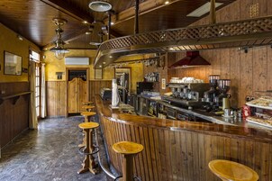 Bar (en el alojamiento)