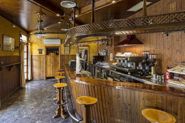 Bar (on property) - Hotel La Pinta (Palos de la Frontera)