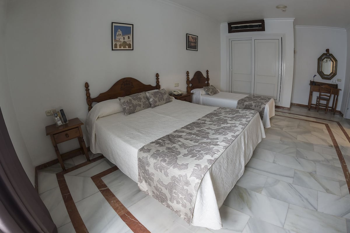 Triple Room | In-room safe, desk, blackout drapes, free cribs/infant beds