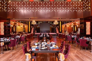 4 restaurants; breakfast, lunch and dinner served  - Pickalbatros White Beach Resort - Hurghada (Hurghada)