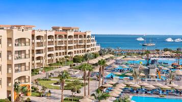 Private beach, sun-loungers, beach umbrellas, beach towels