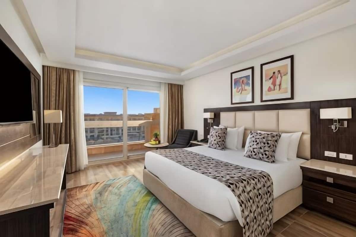 Hypoallergeen beddengoed, een minibar, een kluis op de kamer, een bureau
