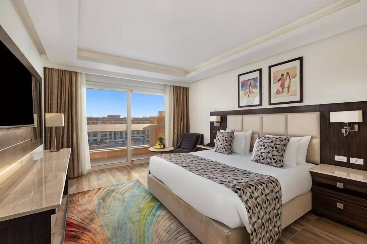 Hypoallergeen beddengoed, een minibar, een kluis op de kamer, een bureau