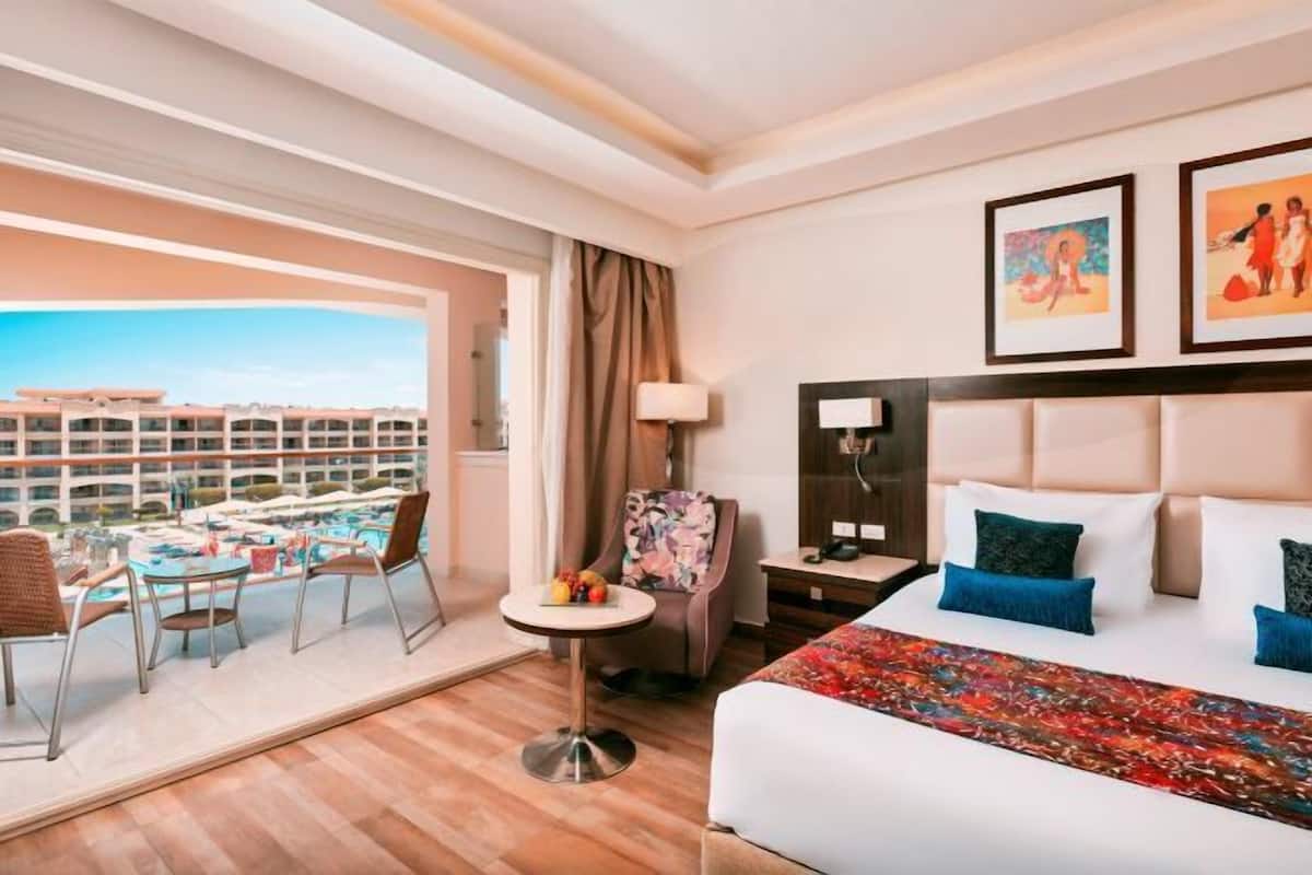 Hypoallergeen beddengoed, een minibar, een kluis op de kamer, een bureau