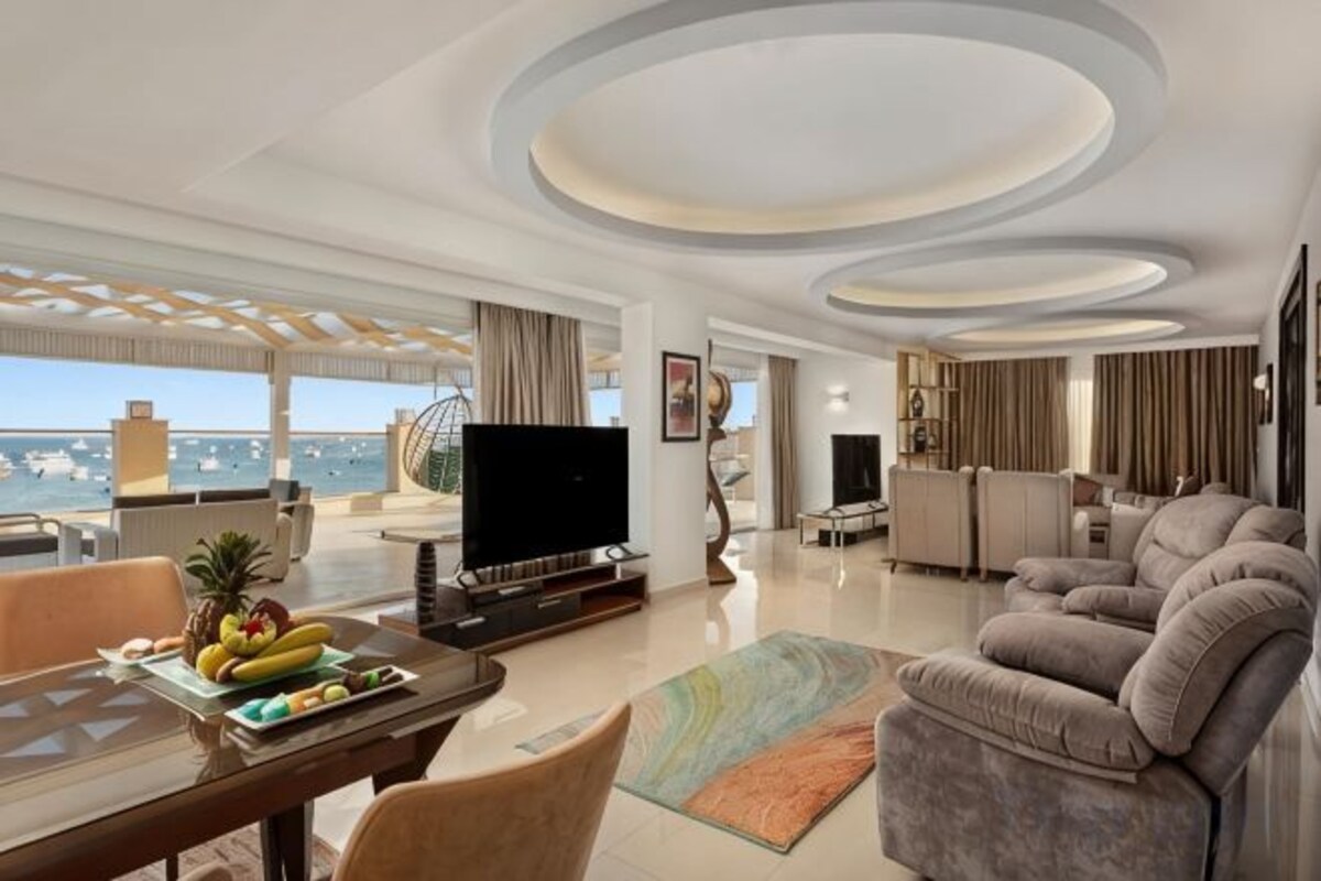 Royal Suite Sea View With Jaccuzzi