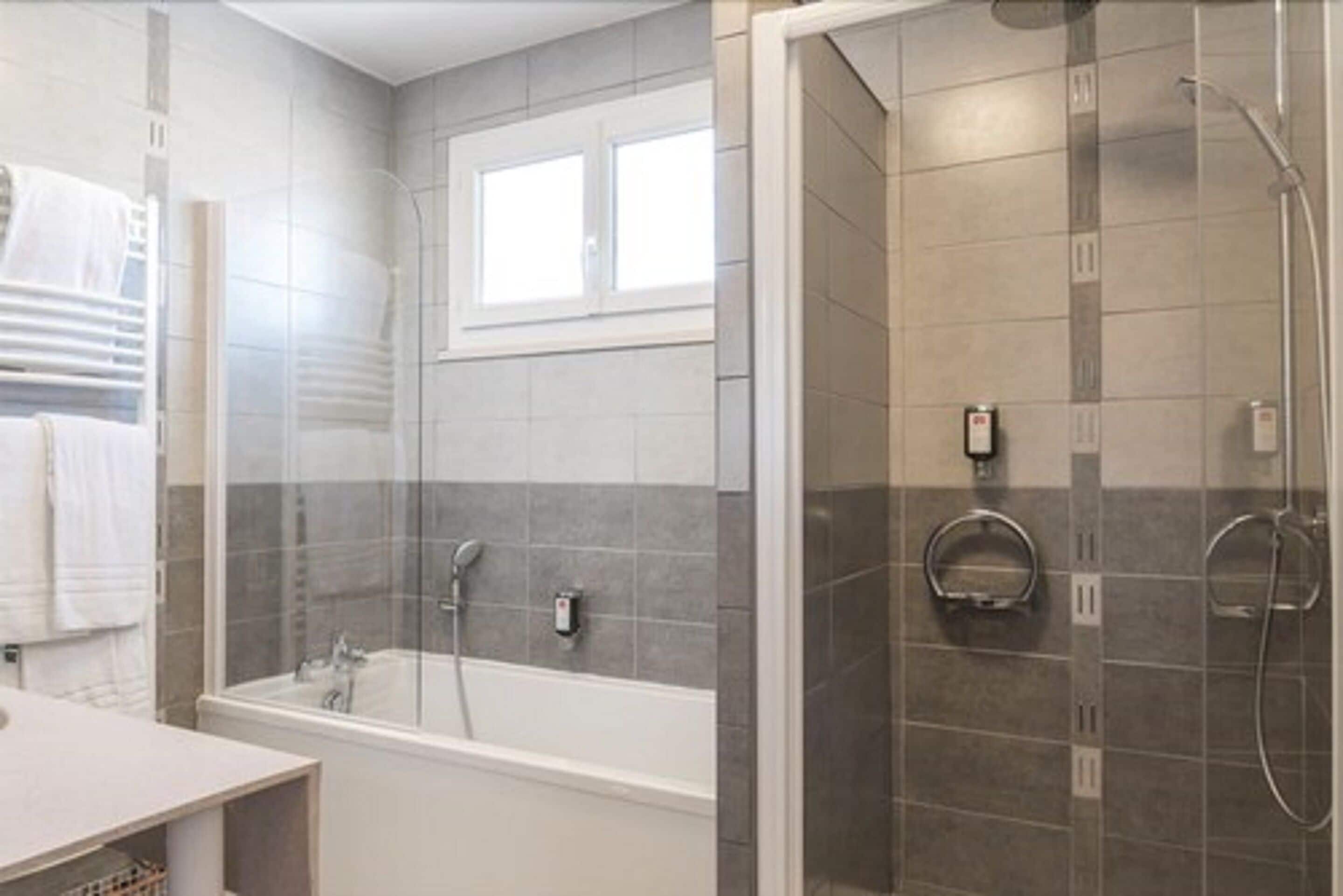 double room | bathroom | hydromassage showerhead, free toiletries, hair dryer, towels