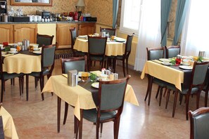 Daily buffet breakfast (EUR 11.00 per person)