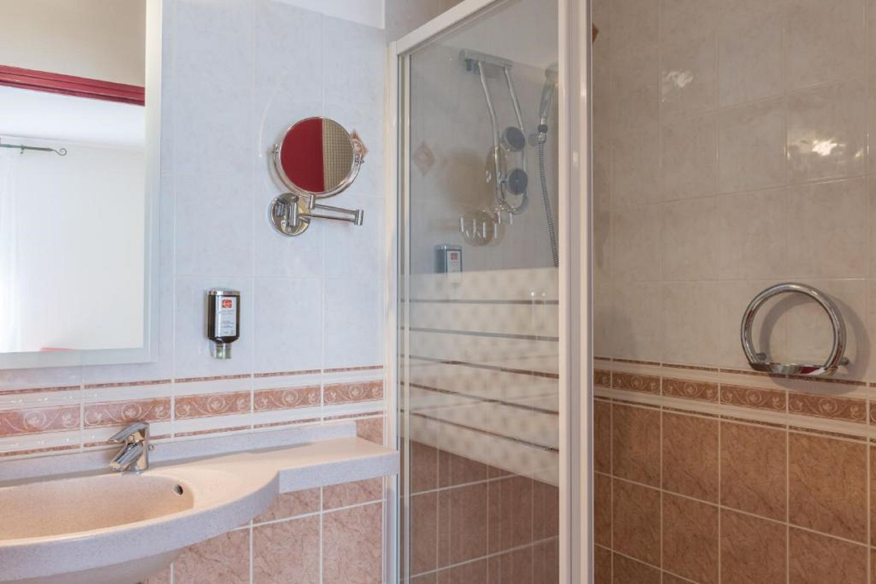 double room | bathroom | hydromassage showerhead, free toiletries, hair dryer, towels