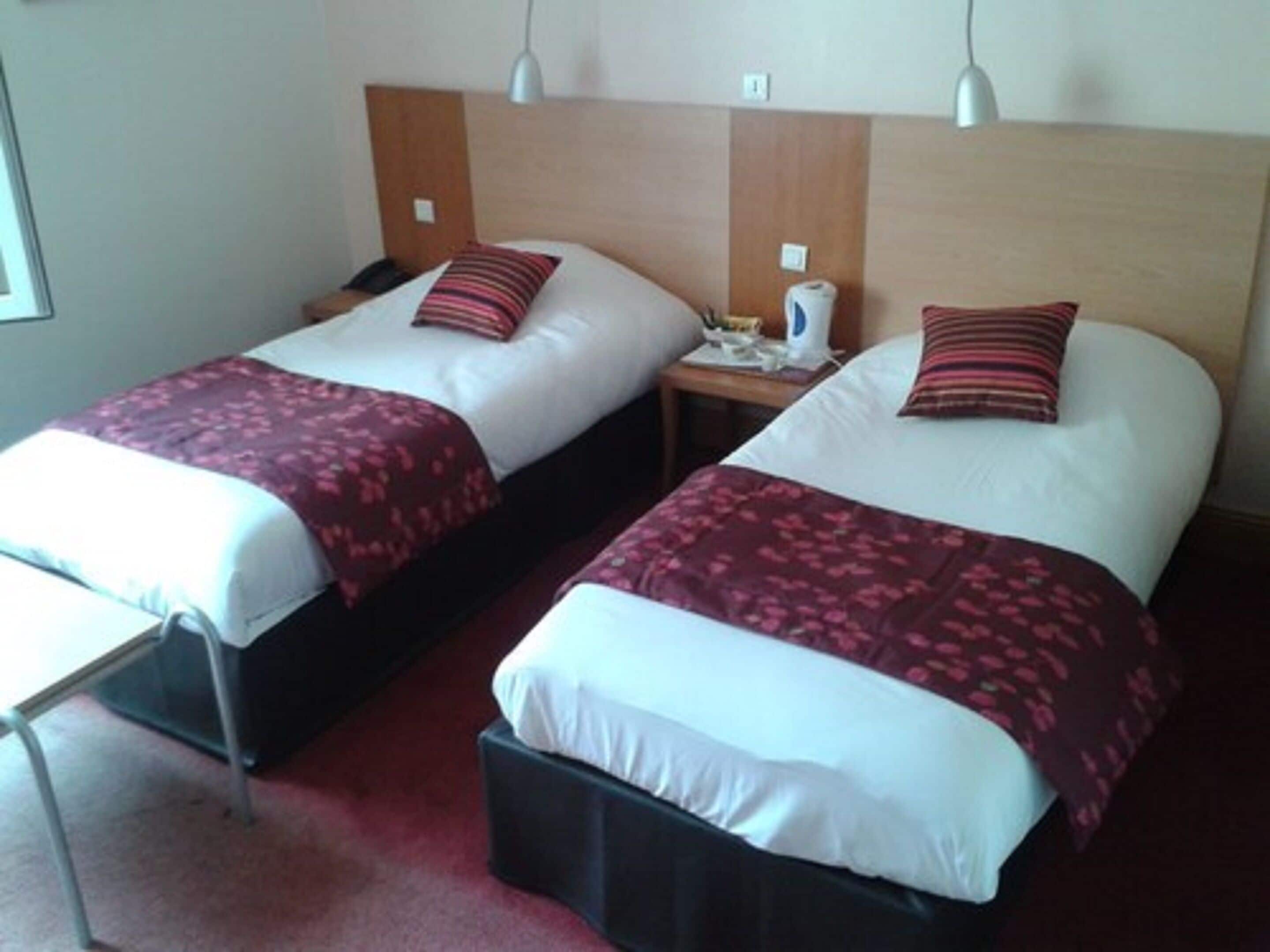 twin room | in-room safe, desk, cots/infant beds, rollaway beds