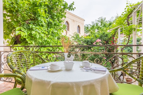 Breakfast (USD 12 per person)