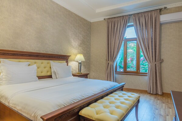 Luxury Double Room, 1 King Bed | Minibar, desk, free cribs/infant beds, free WiFi
