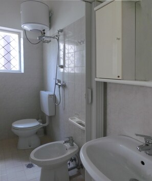 Apartment, 1 Bedroom | Bathroom | Shower, bidet - Bianca (Lignano Sabbiadoro)