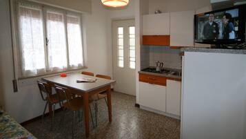 Apartment, 1 Bedroom | Private kitchen | Fridge, stovetop, cookware/dishes/utensils