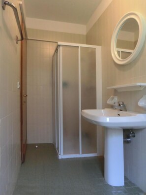 Apartment, 1 Schlafzimmer | Badezimmer | Dusche, Bidet