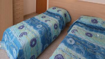 Cots/infant beds, free WiFi