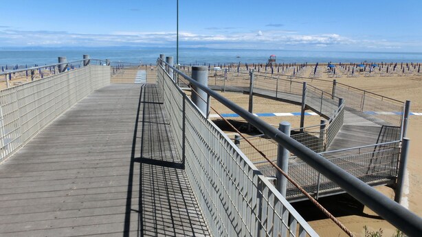 Unclassified image, 1 of 41, button - Michelangelo Beach (Lignano Sabbiadoro)