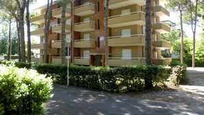 Unclassified image, 2 of 41, button - Michelangelo Beach (Lignano Sabbiadoro)