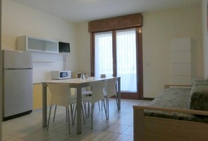 Apartment, 2 Bedrooms | Living room