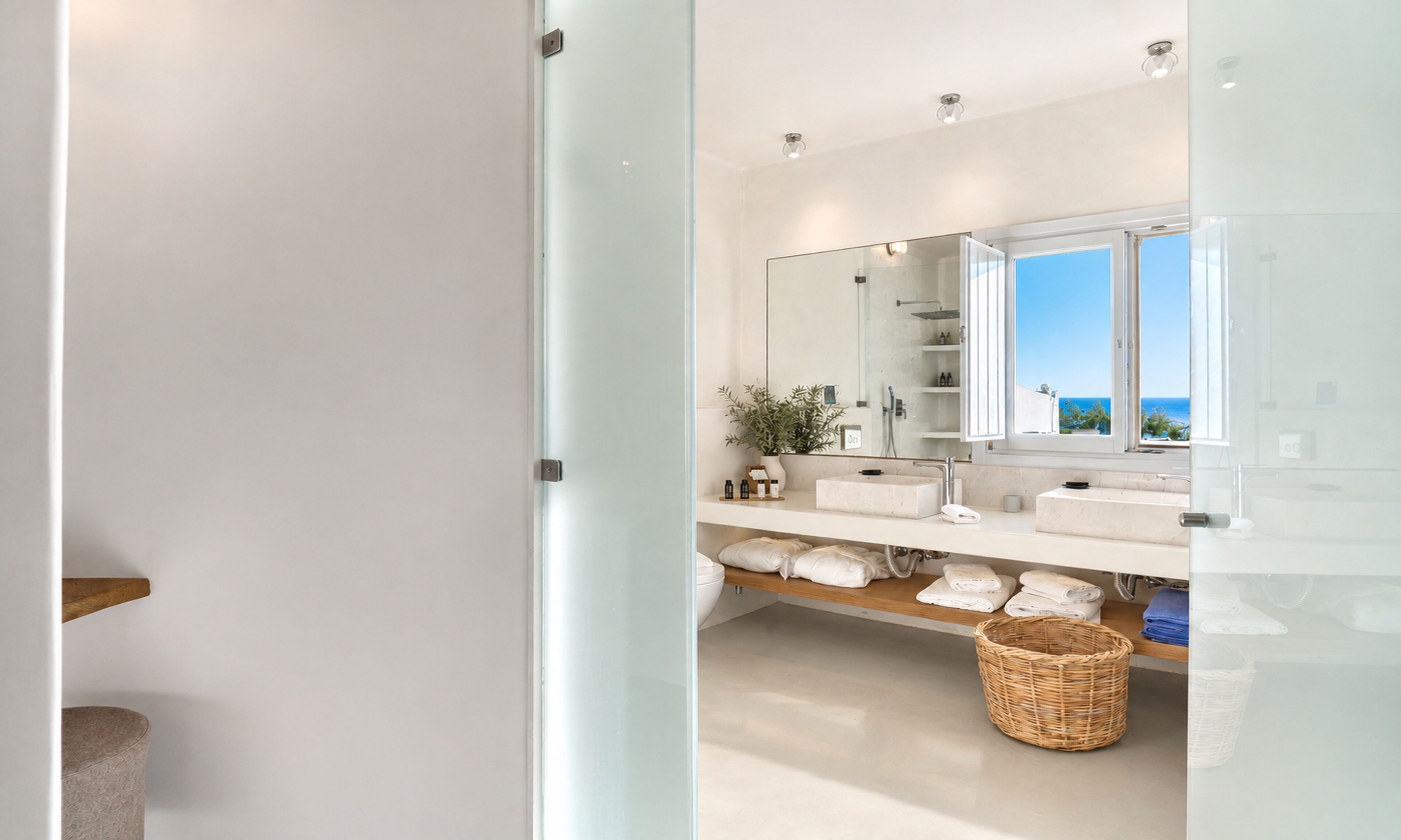 Regadera, regadera tipo lluvia, amenidades de baño de diseñador 
