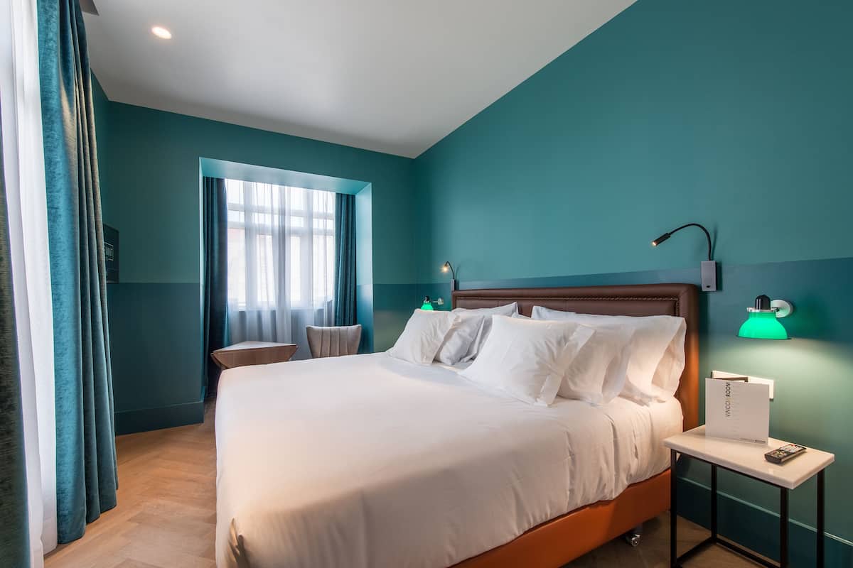 1 bedroom, premium bedding, down duvets, minibar