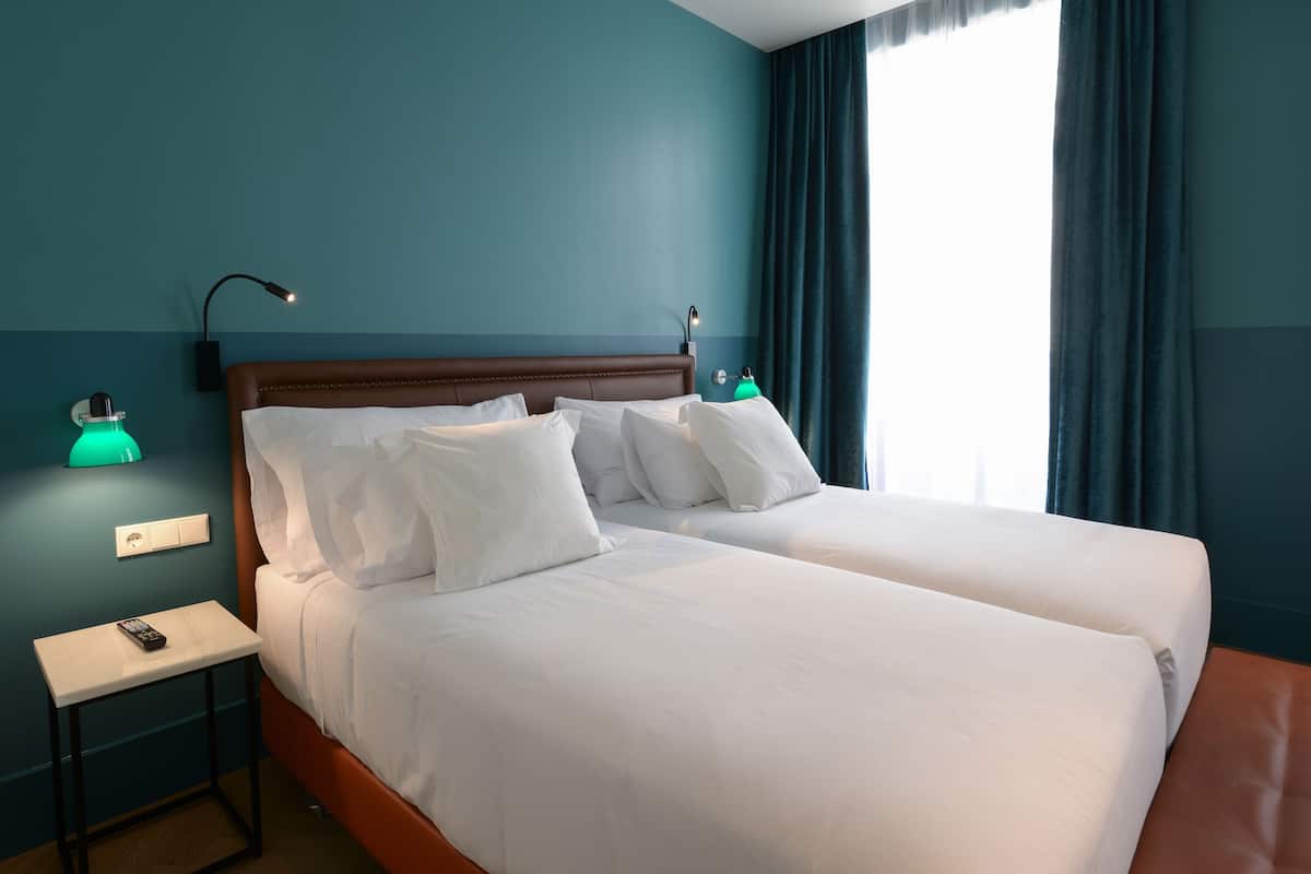 1 bedroom, premium bedding, down duvets, minibar
