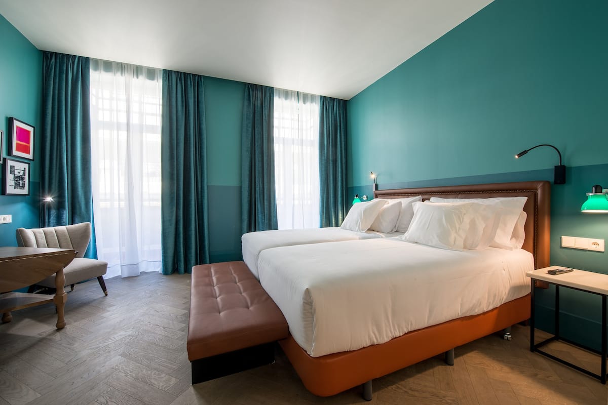 1 bedroom, premium bedding, down duvets, minibar