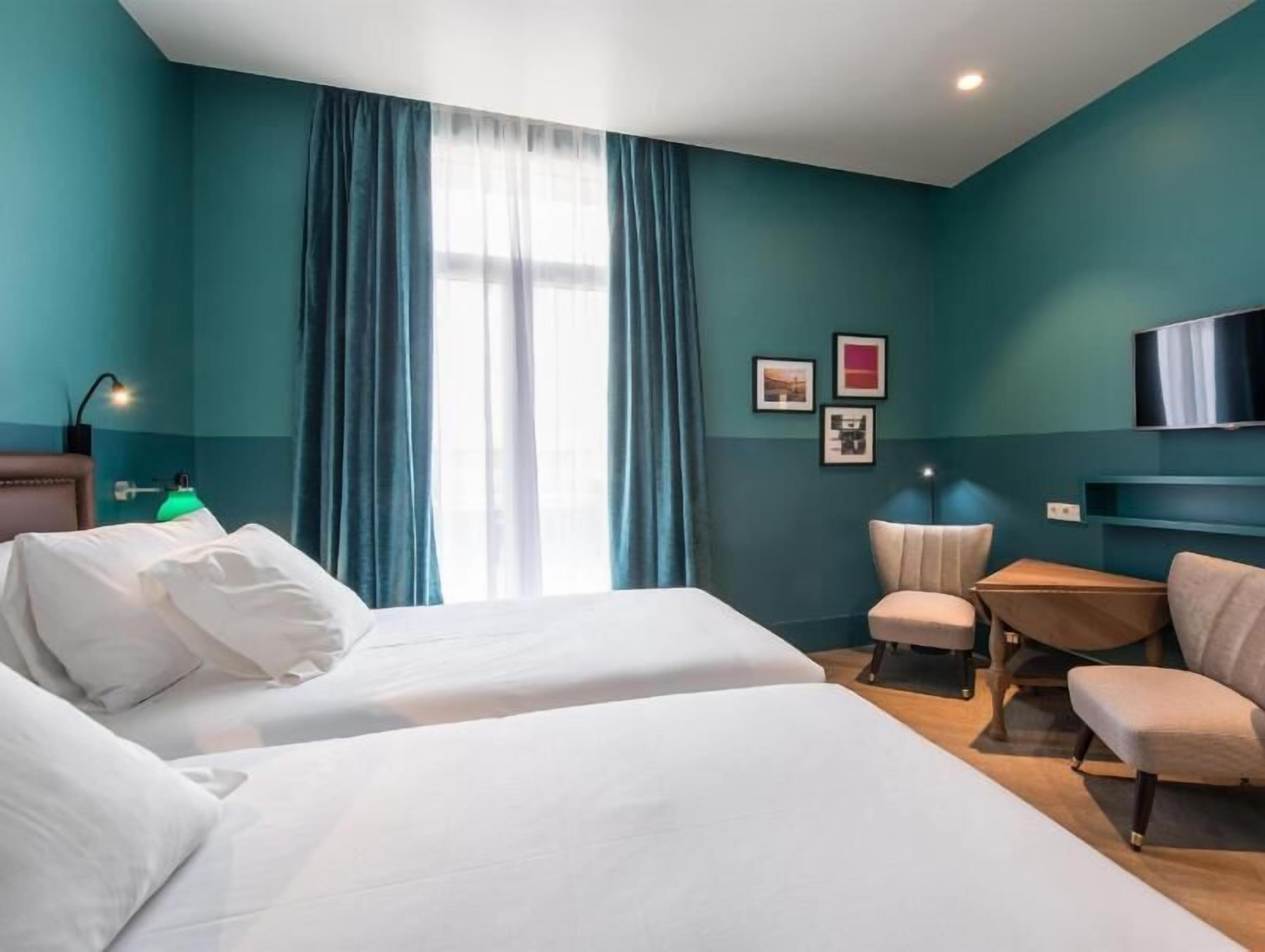 Premium bedding, down comforters, minibar, in-room safe