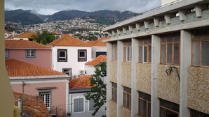 A view of a residential area with buildings featuring red-tiled roofs and a mix of architectural styles. - São Francisco Accommodation (Funchal)