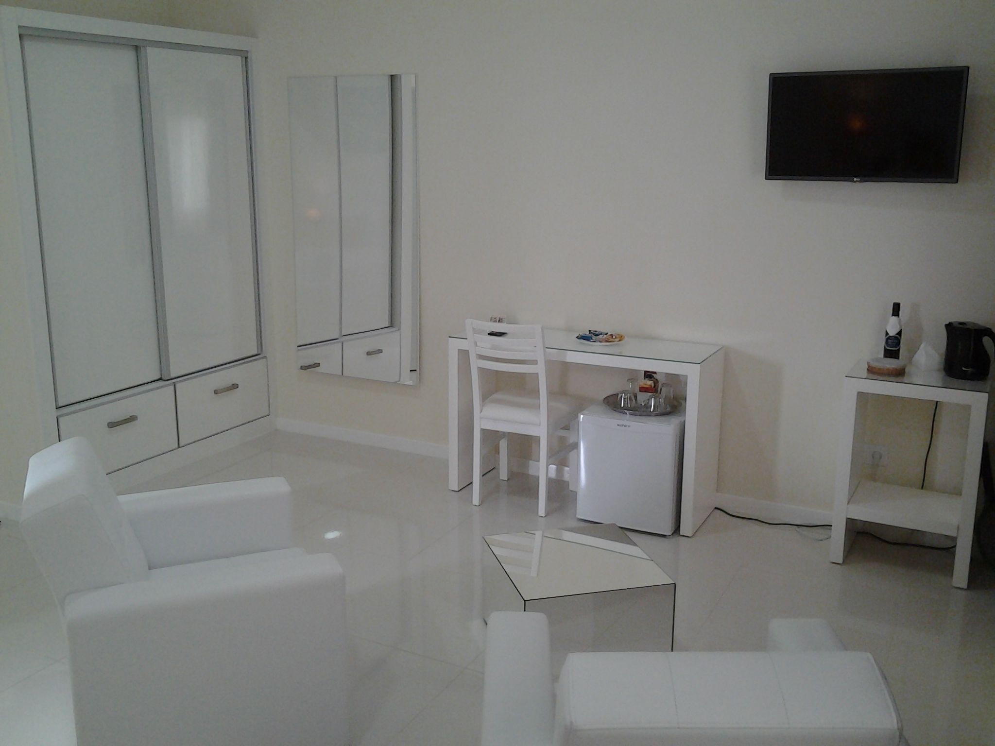 superior double room, non smoking, private bathroom | living room | 50-cm flat-screen tv with cable channels, tv