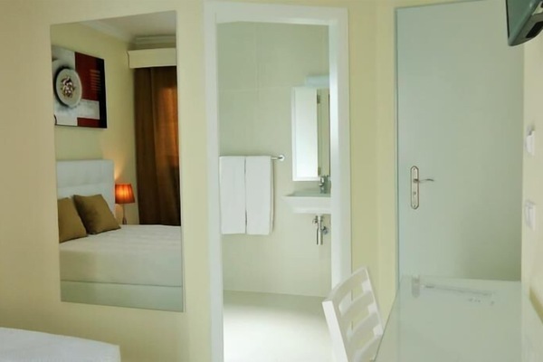 Double Room, Non Smoking, Balcony | Bathroom | Shower, free toiletries, hair dryer, towels