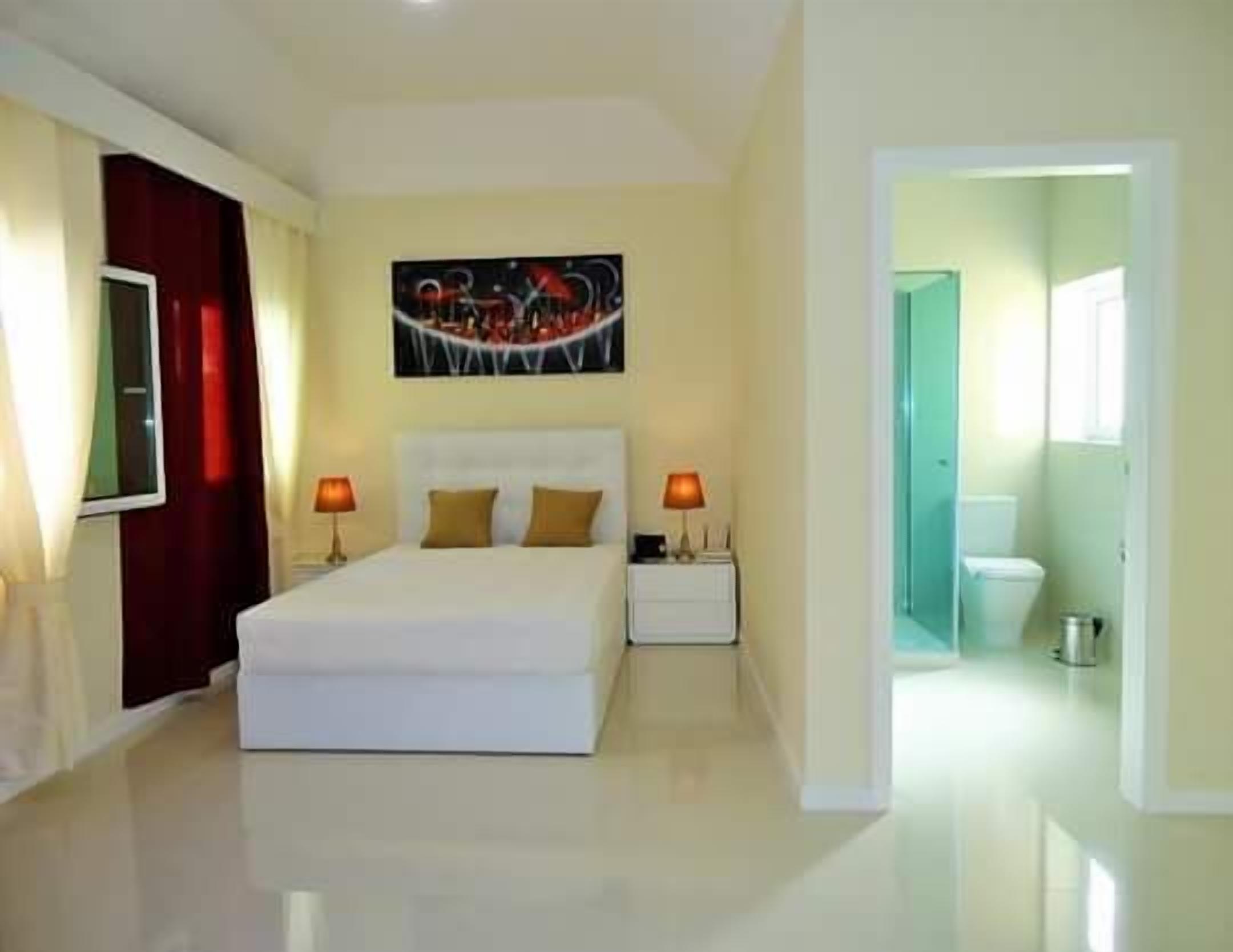 superior double room, non smoking, private bathroom | bathroom | shower, free toiletries, hair dryer, towels