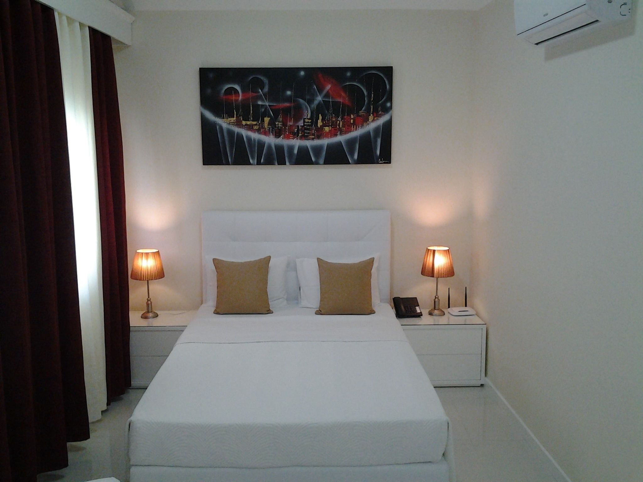 superior double room, non smoking, private bathroom | in-room safe, individually decorated, desk, soundproofing