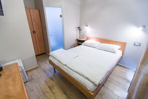 雙人房 | 迷你吧、熨斗/熨衣板、免費無線上網