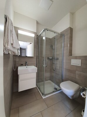 Departamento, para no fumadores | Baño | Regadera, amenidades de baño gratuitas, secadora de cabello, toallas