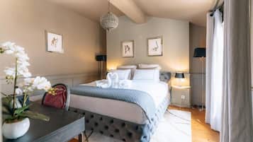 Doppelzimmer, Blick auf den Innenhof | 2 Schlafzimmer, hochwertige Bettwaren, Pillowtop-Betten, Zimmersafe