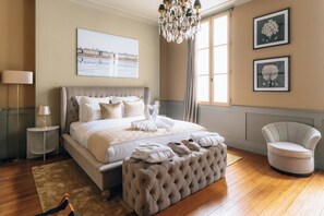 Kahden hengen deluxe-huone, näköala pihalle | 2 makuuhuonetta, ylelliset vuodevaatteet, pillowtop-patjalliset sängyt