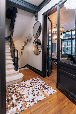 Interior entrance - Le Clos d'Emile (Bordeaux)