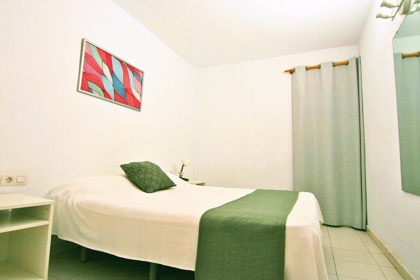 In-room safe, desk, bed sheets