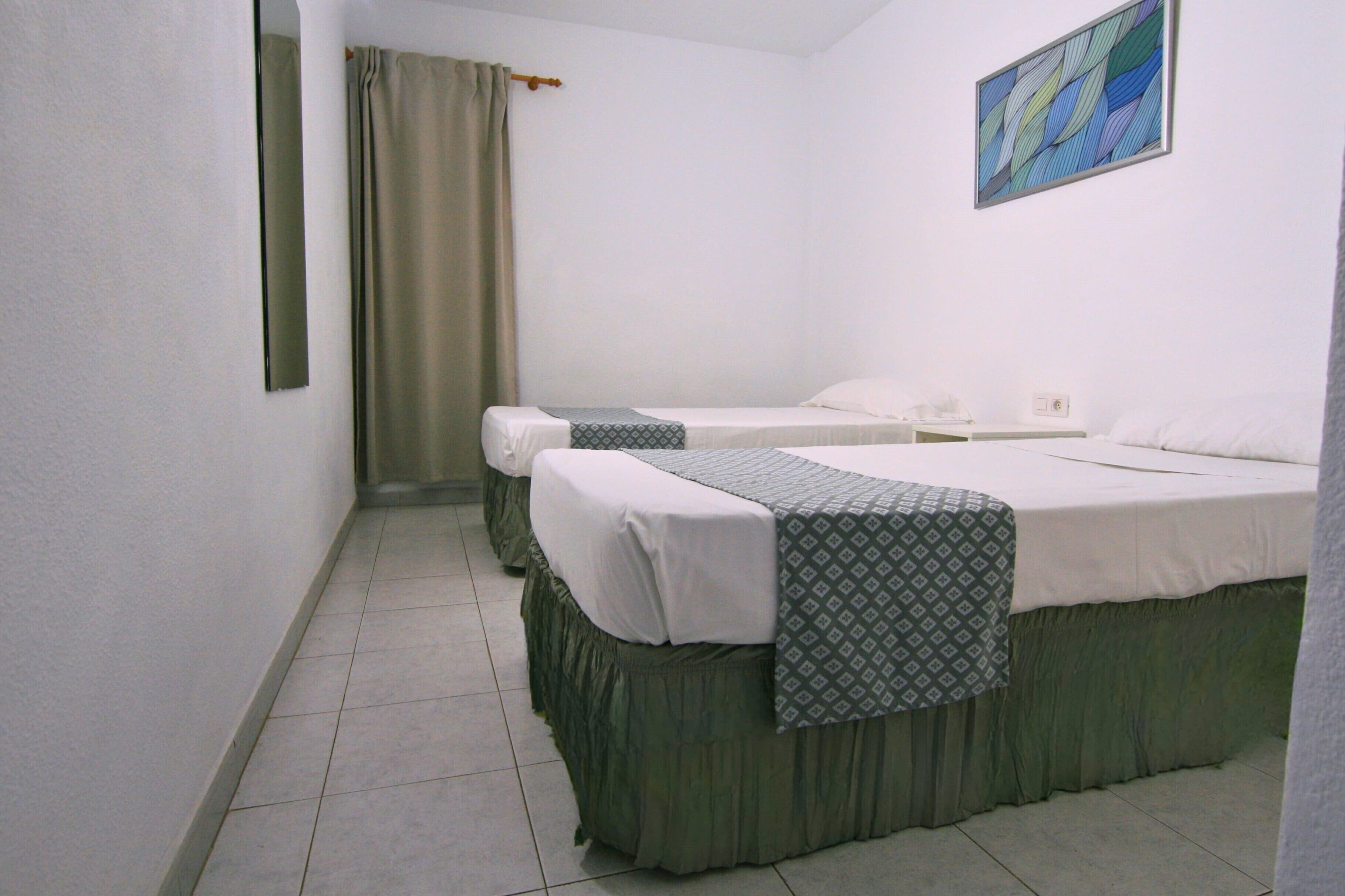 In-room safe, desk, bed sheets