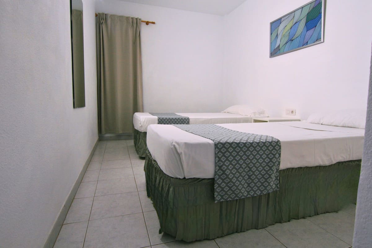In-room safe, desk, bed sheets