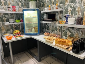 Daily buffet breakfast (EUR 9 per person)