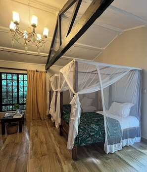 Standard Quadruple Room, 1 Bedroom | Bathroom